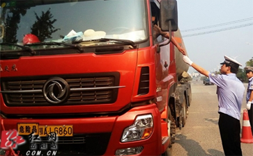 常熟8家大件運輸公司的近四百輛車分批進行了年審