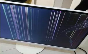 運輸過程屏幕全部爆，中通快遞說：誰叫你選擇我們的快遞？