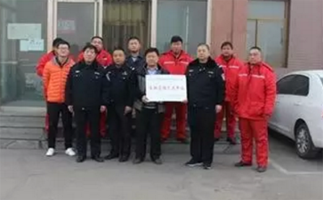 交警大隊(duì)深入?；\(yùn)輸公司進(jìn)行春運(yùn)安全檢查